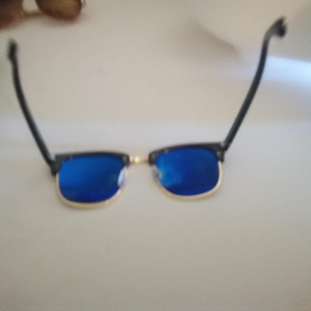 Sleek Shady Rays Black Sunglasses Contemporary Design - Picture 5 of 5